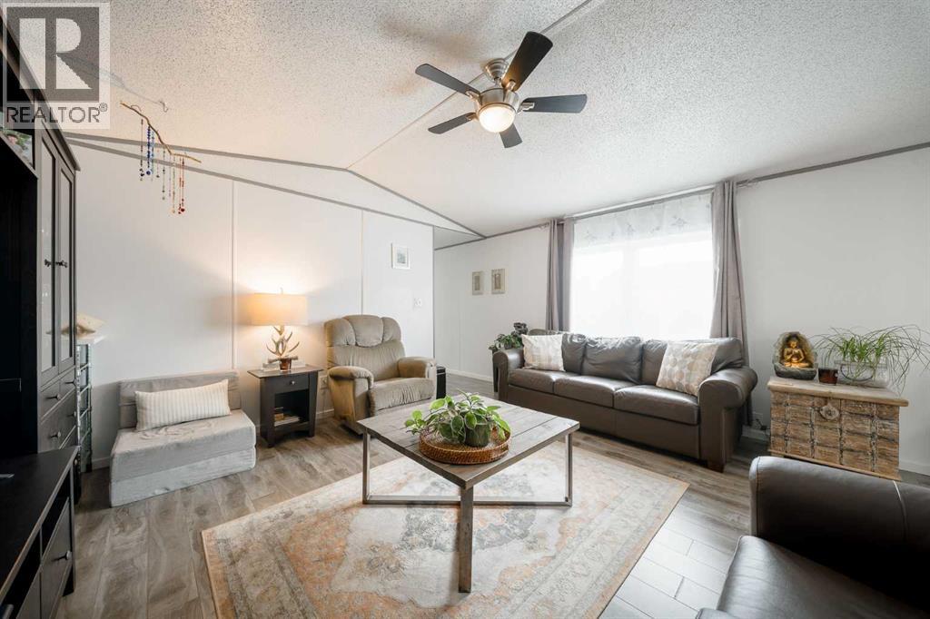 105 Heritage Drive, Okotoks, Alberta  T1S 1M4 - Photo 3 - A2347611