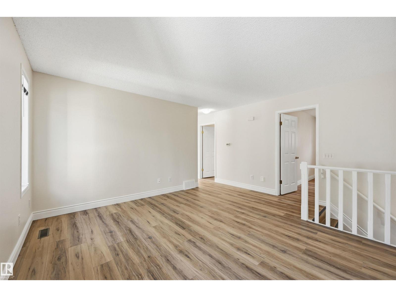 11615 8 Av Nw, Edmonton, Alberta  T6J 6Z8 - Photo 7 - E4510565