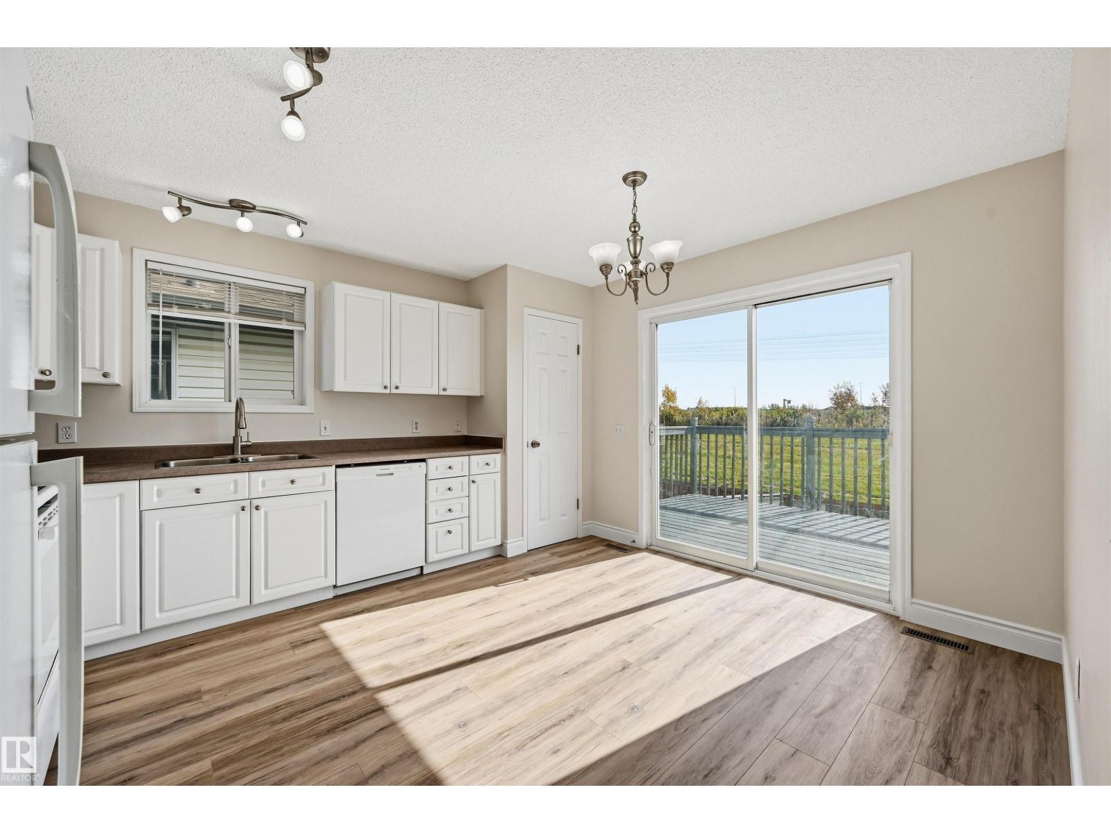 11615 8 Av Nw, Edmonton, Alberta  T6J 6Z8 - Photo 9 - E4510565