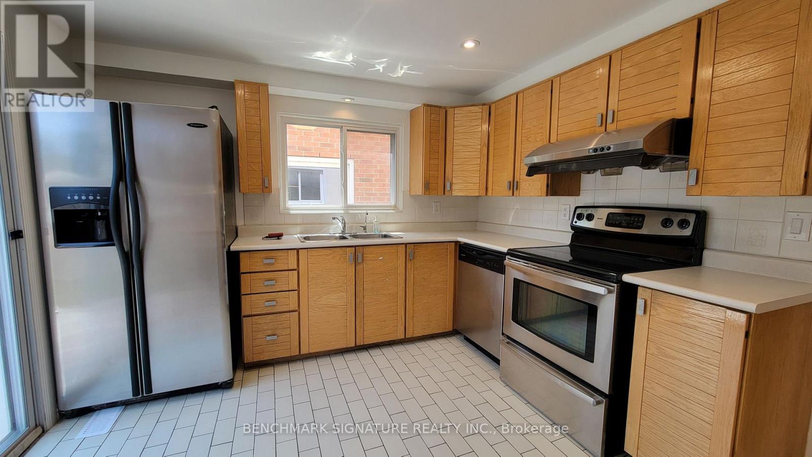 35 Wintermute Boulevard, Toronto, Ontario  M1W 3M5 - Photo 12 - E13410750