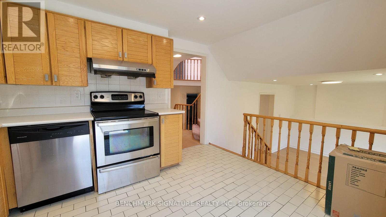 35 Wintermute Boulevard, Toronto, Ontario  M1W 3M5 - Photo 11 - E13410750