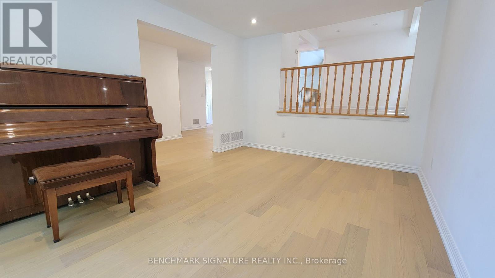 35 Wintermute Boulevard, Toronto, Ontario  M1W 3M5 - Photo 5 - E13410750