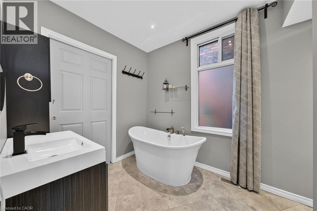 7 East 24th Street, Hamilton, Ontario  L8V 2X8 - Photo 20 - 40866149