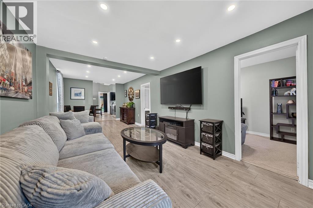 7 East 24th Street, Hamilton, Ontario  L8V 2X8 - Photo 7 - 40866149