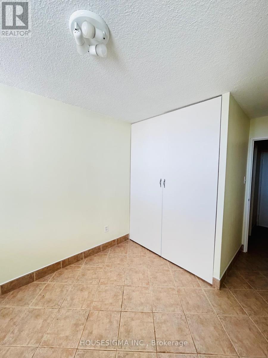 314 - 1300 Marlborough Court, Oakville, Ontario  L6H 2S2 - Photo 13 - W13831896