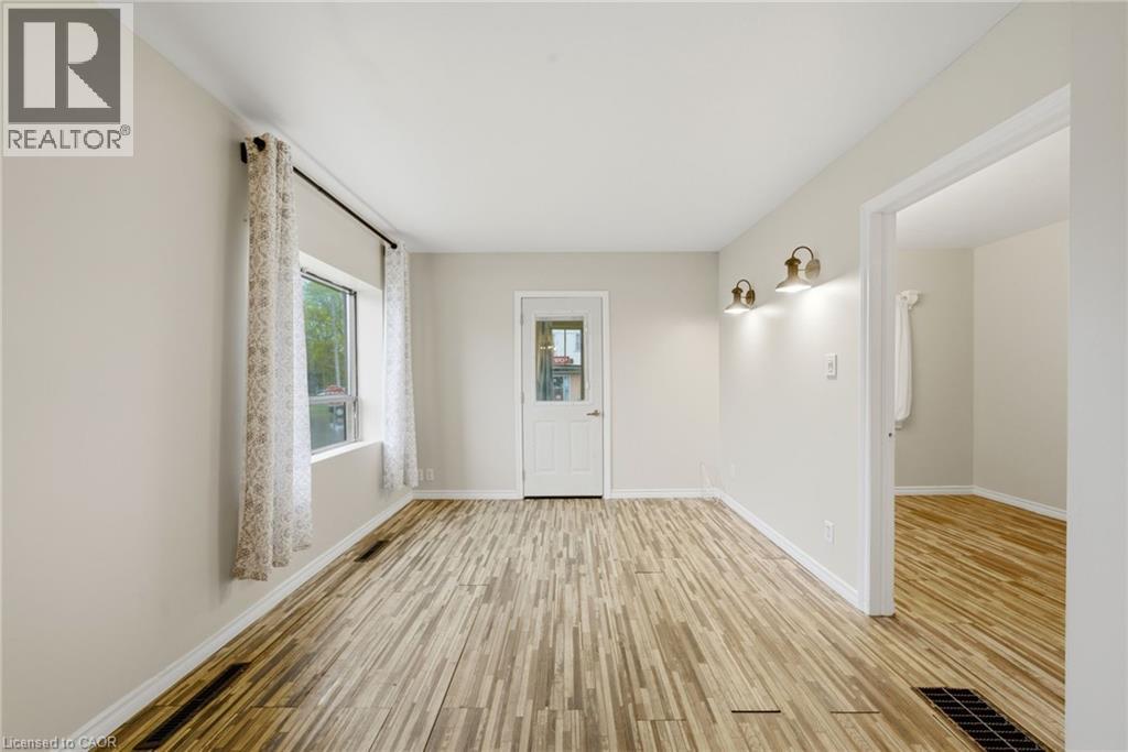 107 Broadway Street, Welland, Ontario  L3C 5L6 - Photo 7 - 40866758