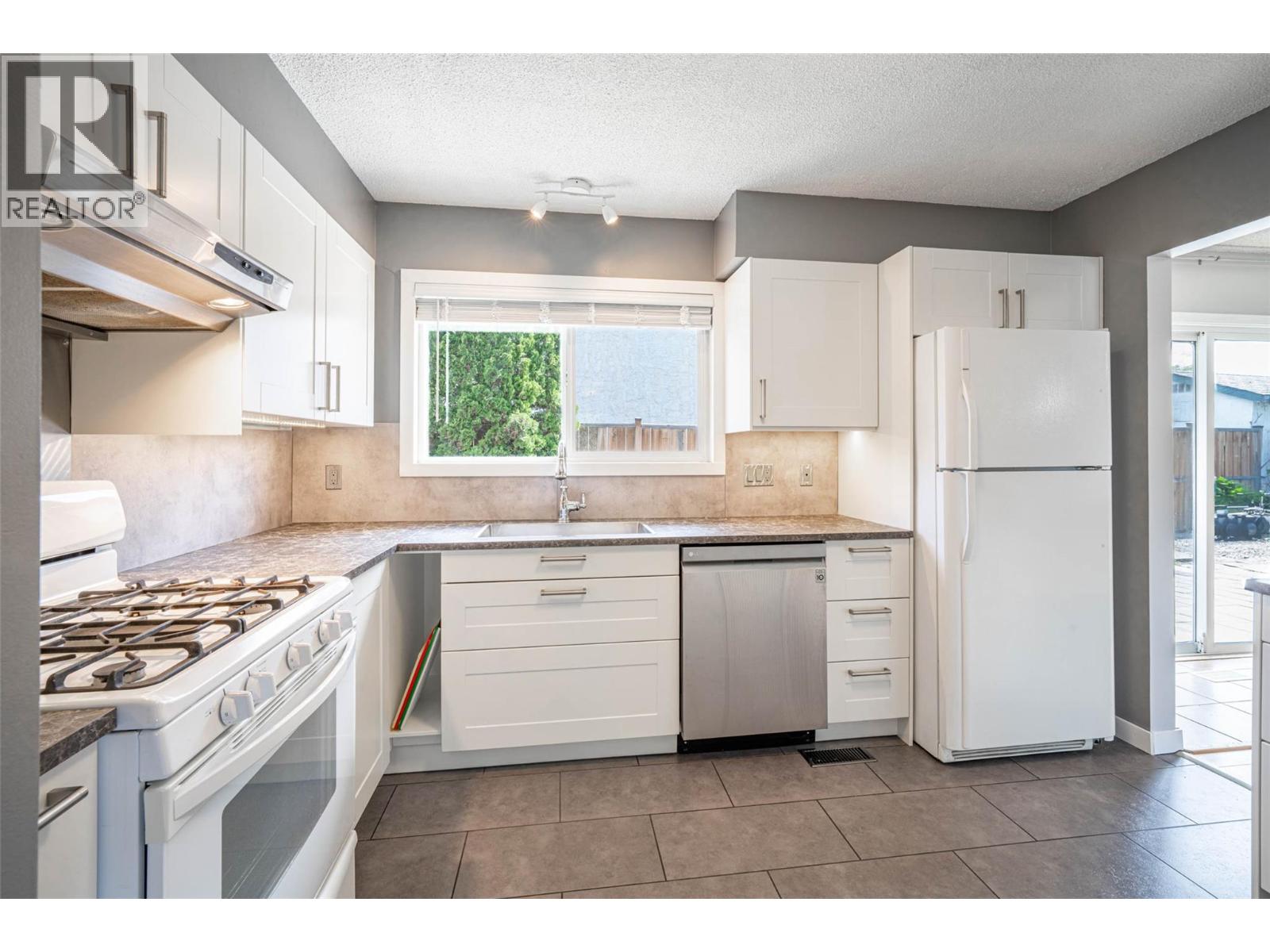 2003 13 Street, Vernon, British Columbia  V1T 3T1 - Photo 13 - 10351494