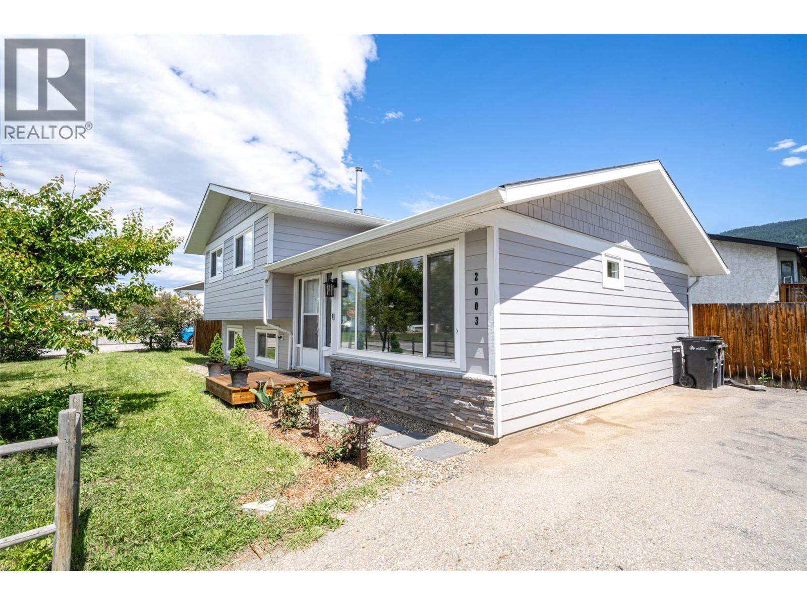 2003 13 Street, Vernon, British Columbia  V1T 3T1 - Photo 2 - 10351494
