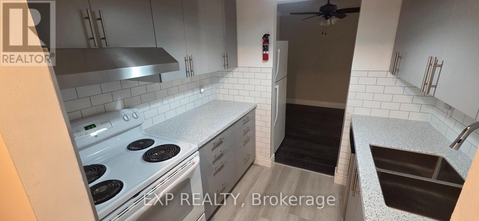 220 - 725 Deveron Crescent, London South, Ontario N5Z 4X3 - Photo 2 - X13831952