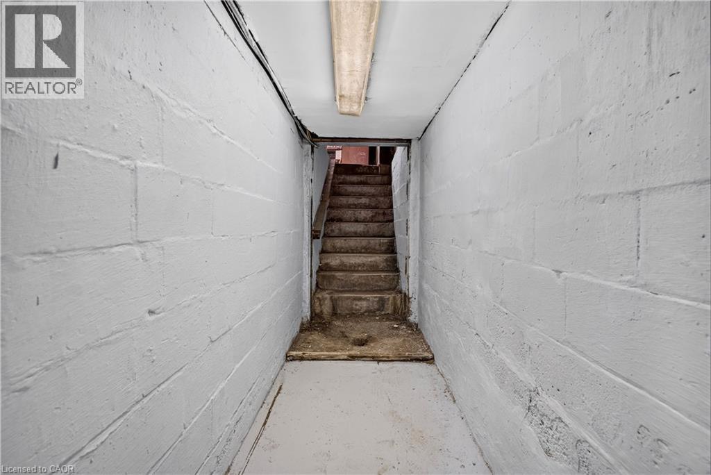689 E Barton Street E, Hamilton, Ontario  L8L 3A5 - Photo 30 - 40866718
