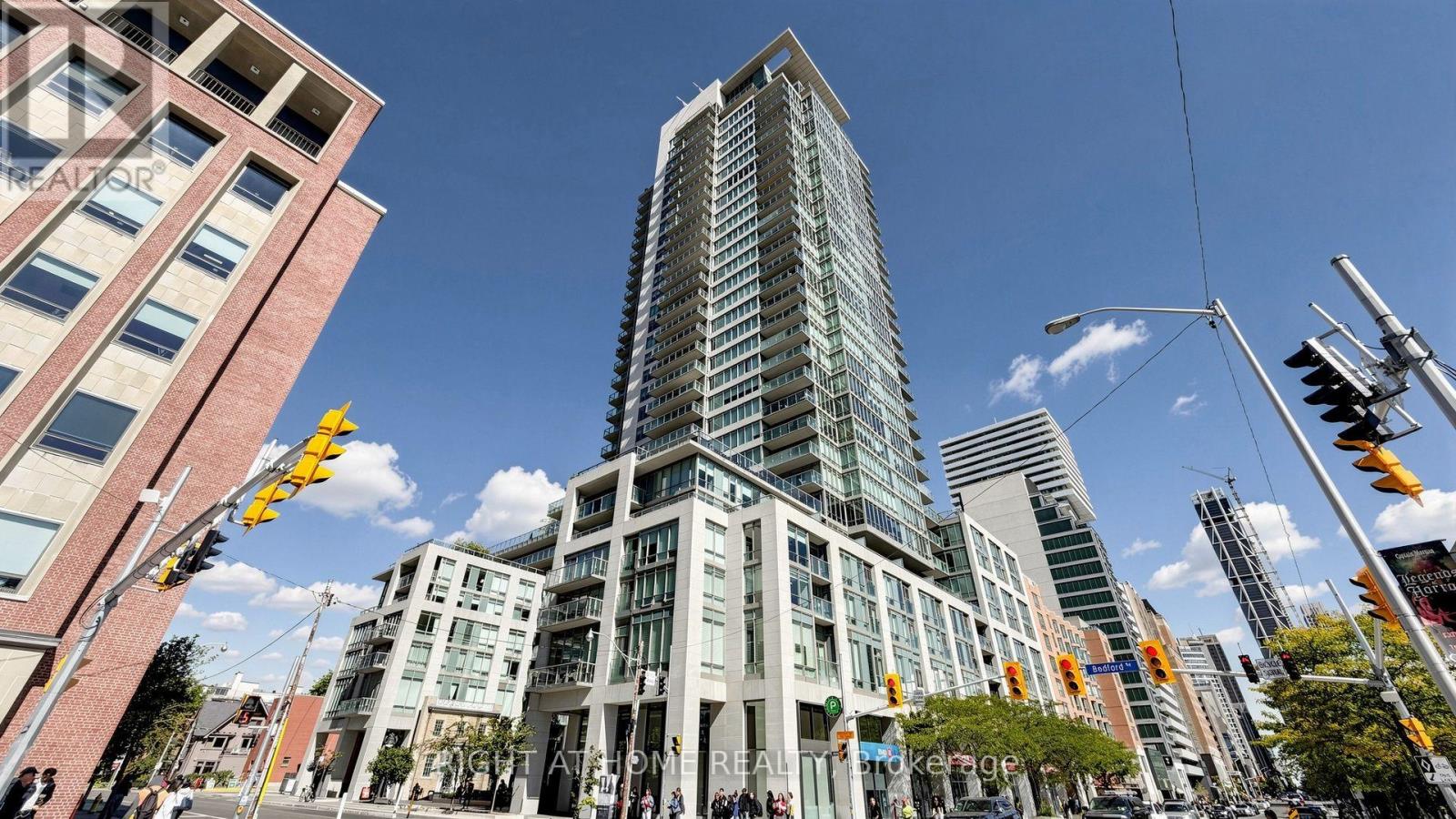 422 - 1 BEDFORD ROAD, Toronto, Ontario