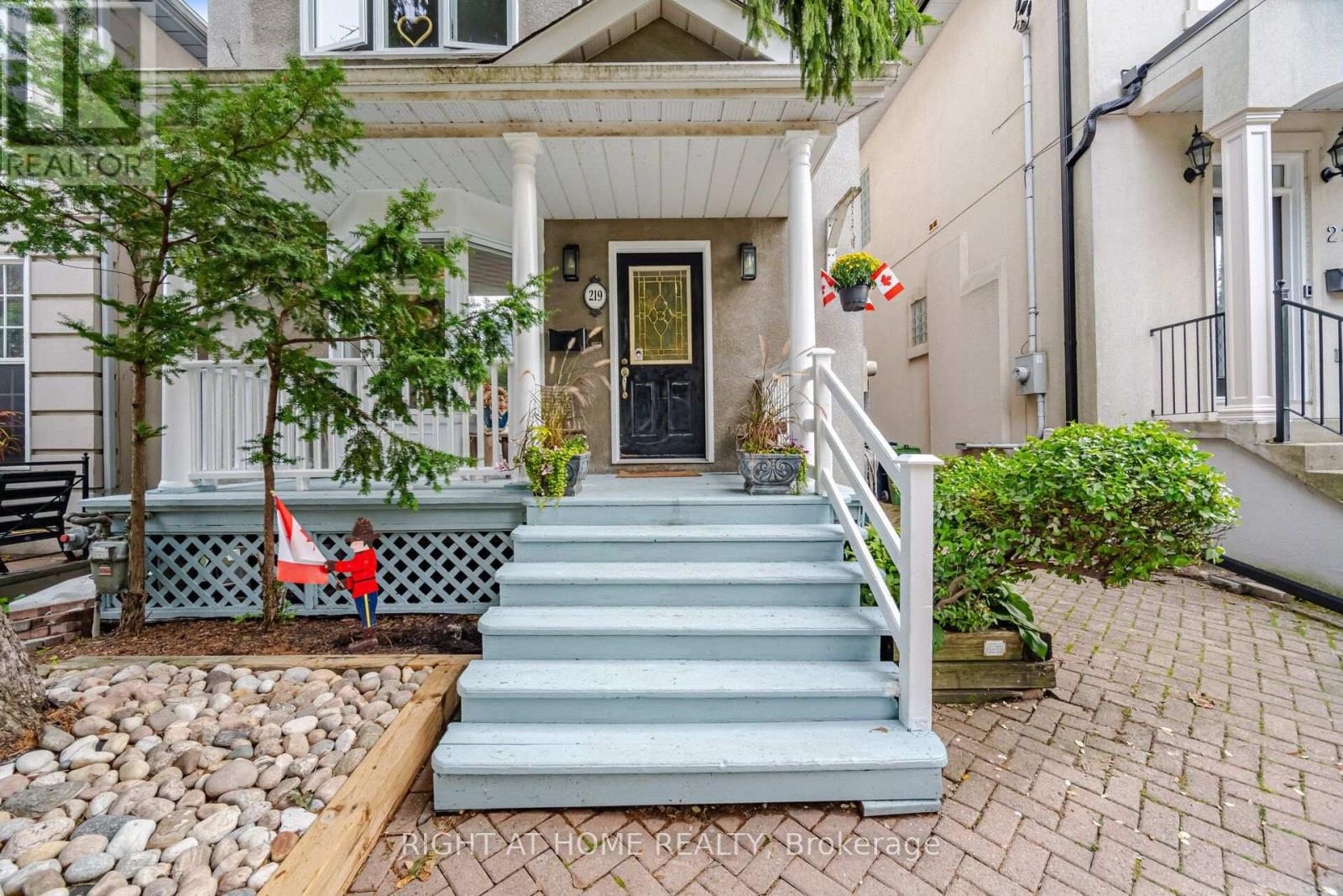 219 Broadway Avenue, Toronto, Ontario M4P 1W1 - Photo 1 - C13831954