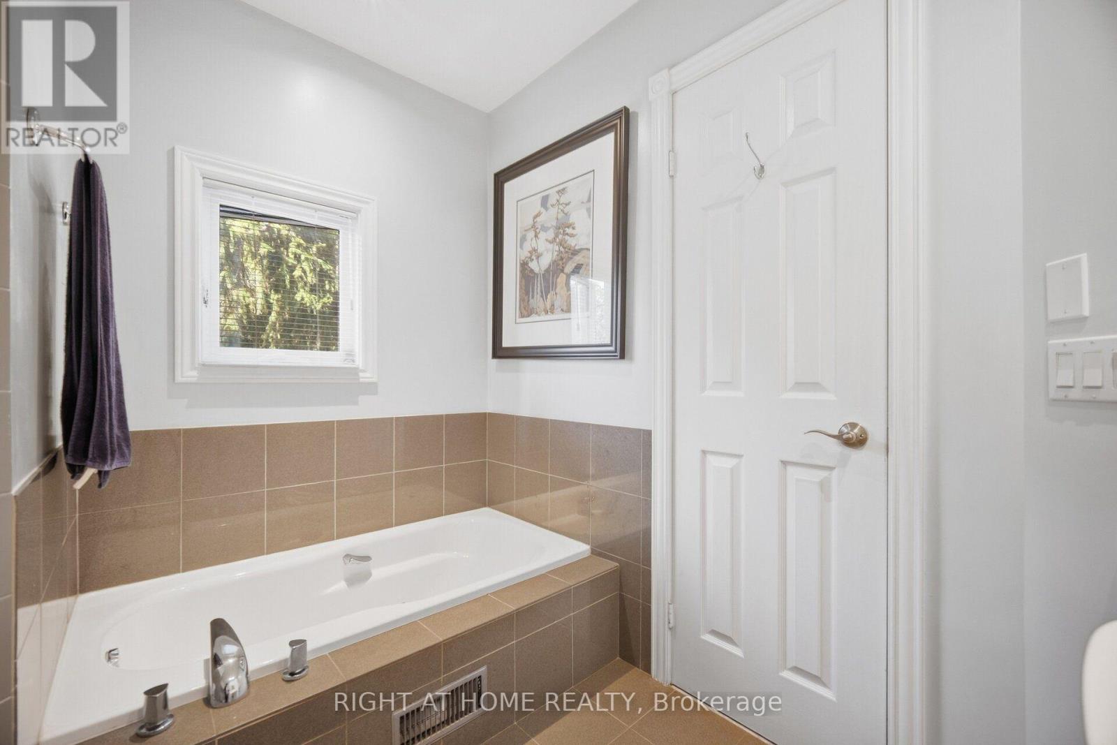 219 Broadway Avenue, Toronto, Ontario M4P 1W1 - Photo 21 - C13831954