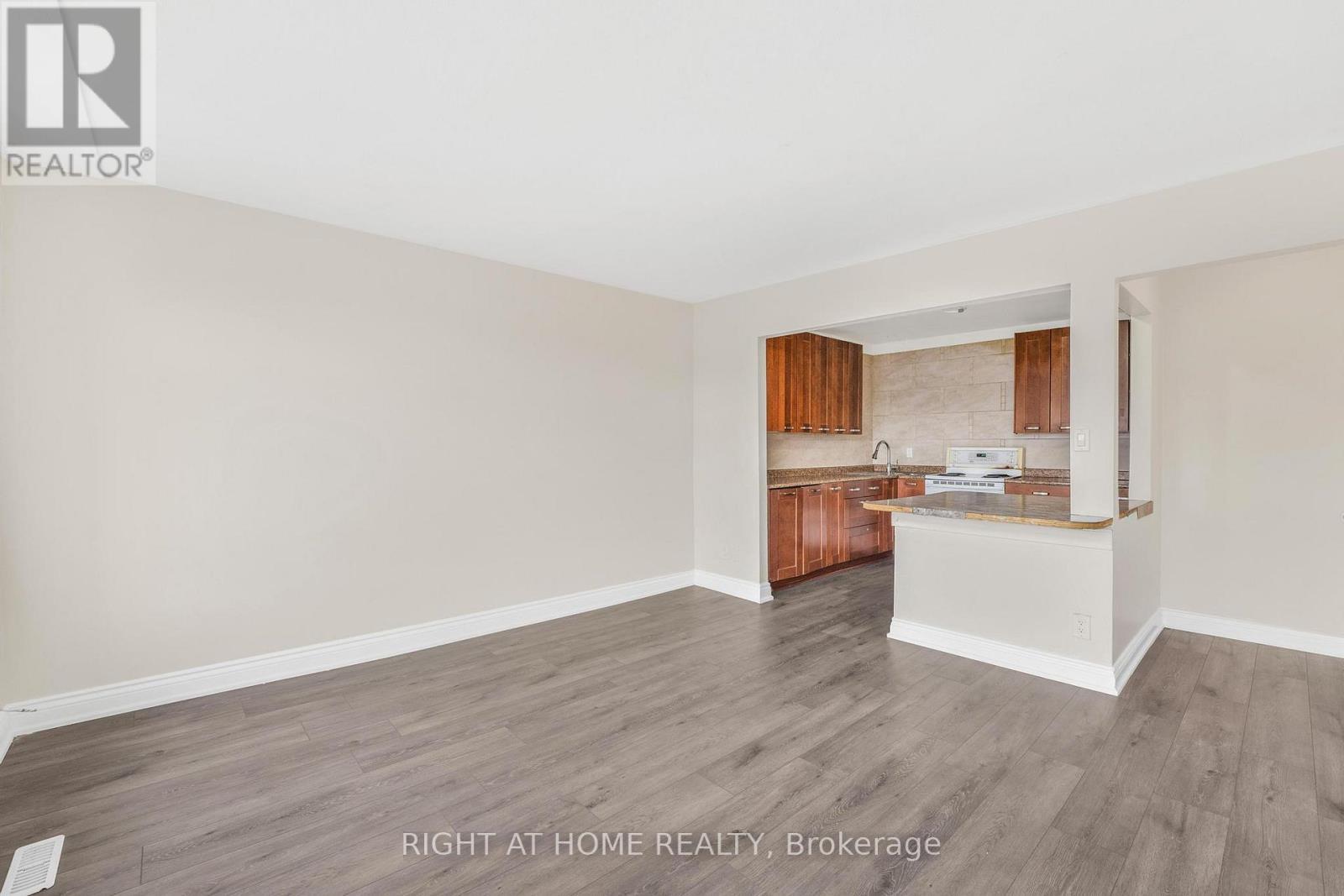1698A EGLINTON AVENUE W