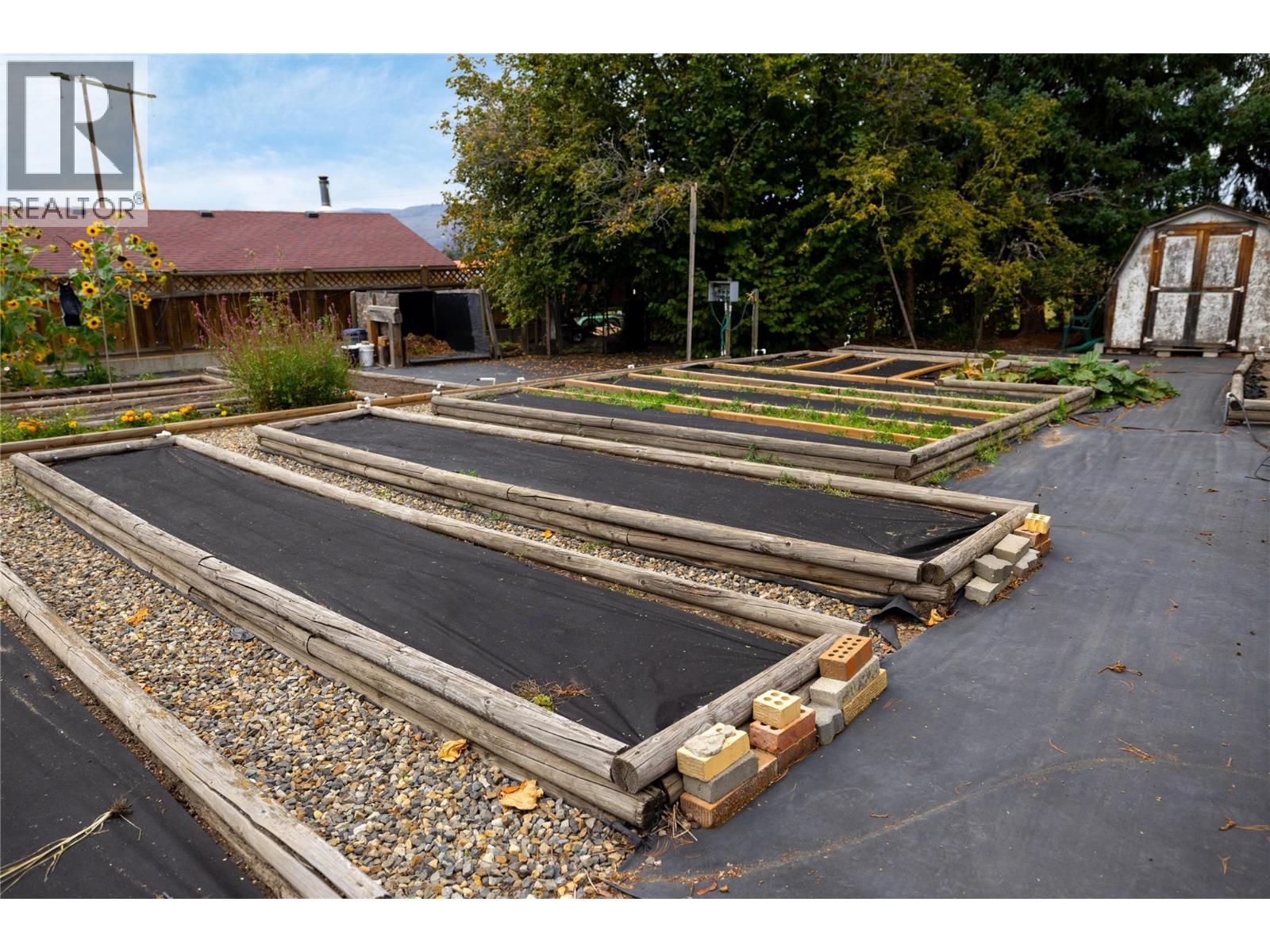 537 Robin Road, Vernon, British Columbia  V1B 3B2 - Photo 44 - 10401933
