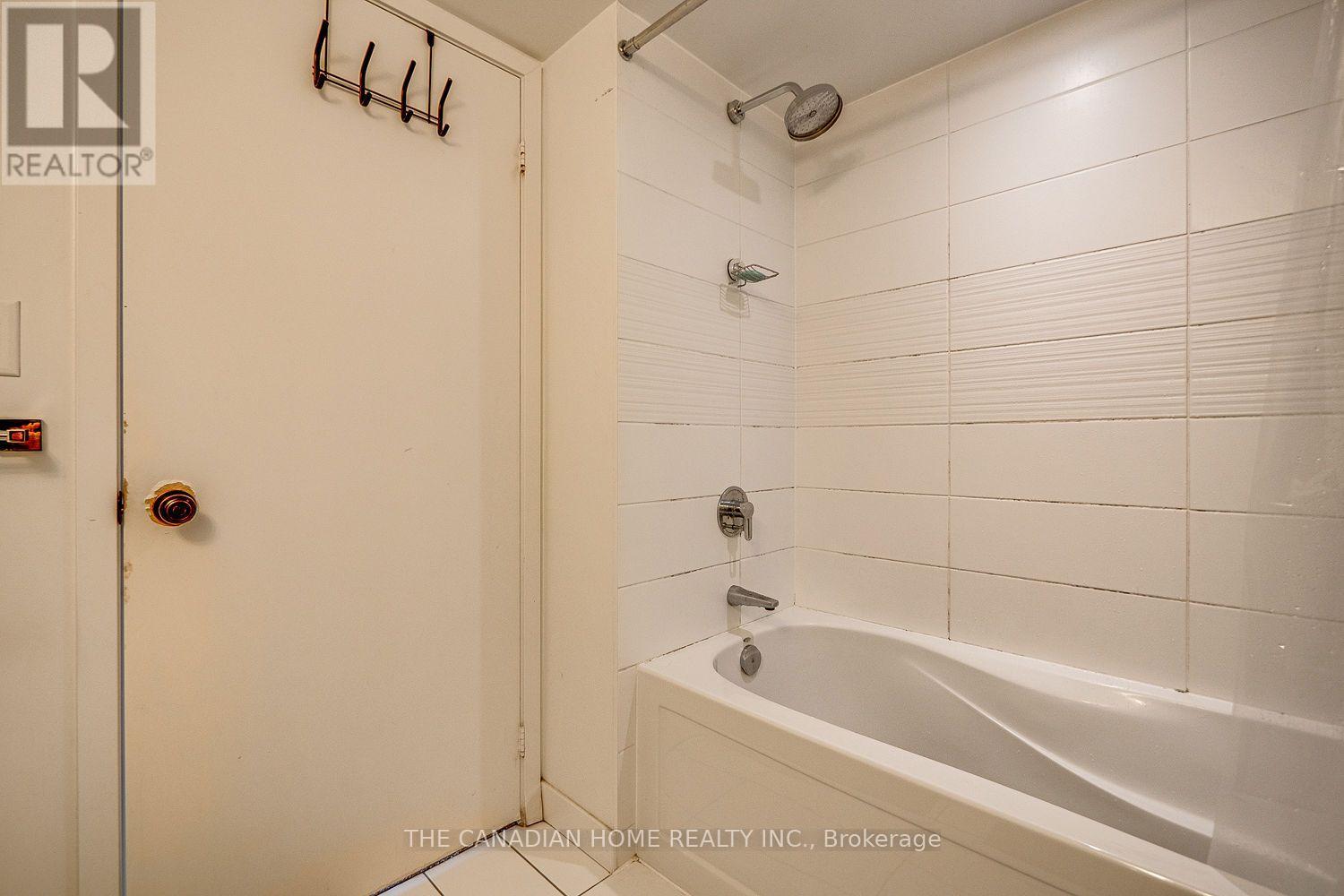 1605 - 21 Iceboat Terrace, Toronto, Ontario  M5V 4A9 - Photo 17 - C13537516