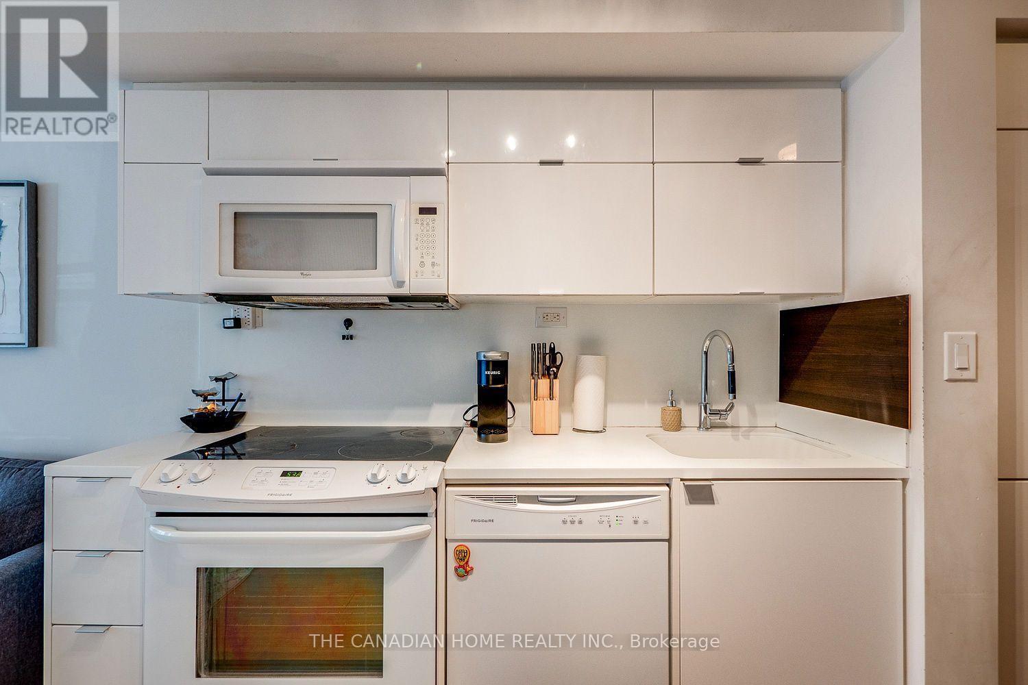 1605 - 21 Iceboat Terrace, Toronto, Ontario  M5V 4A9 - Photo 11 - C13537516