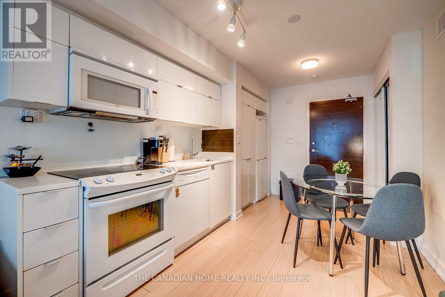 1605 - 21 Iceboat Terrace, Toronto, Ontario  M5V 4A9 - Photo 10 - C13537516