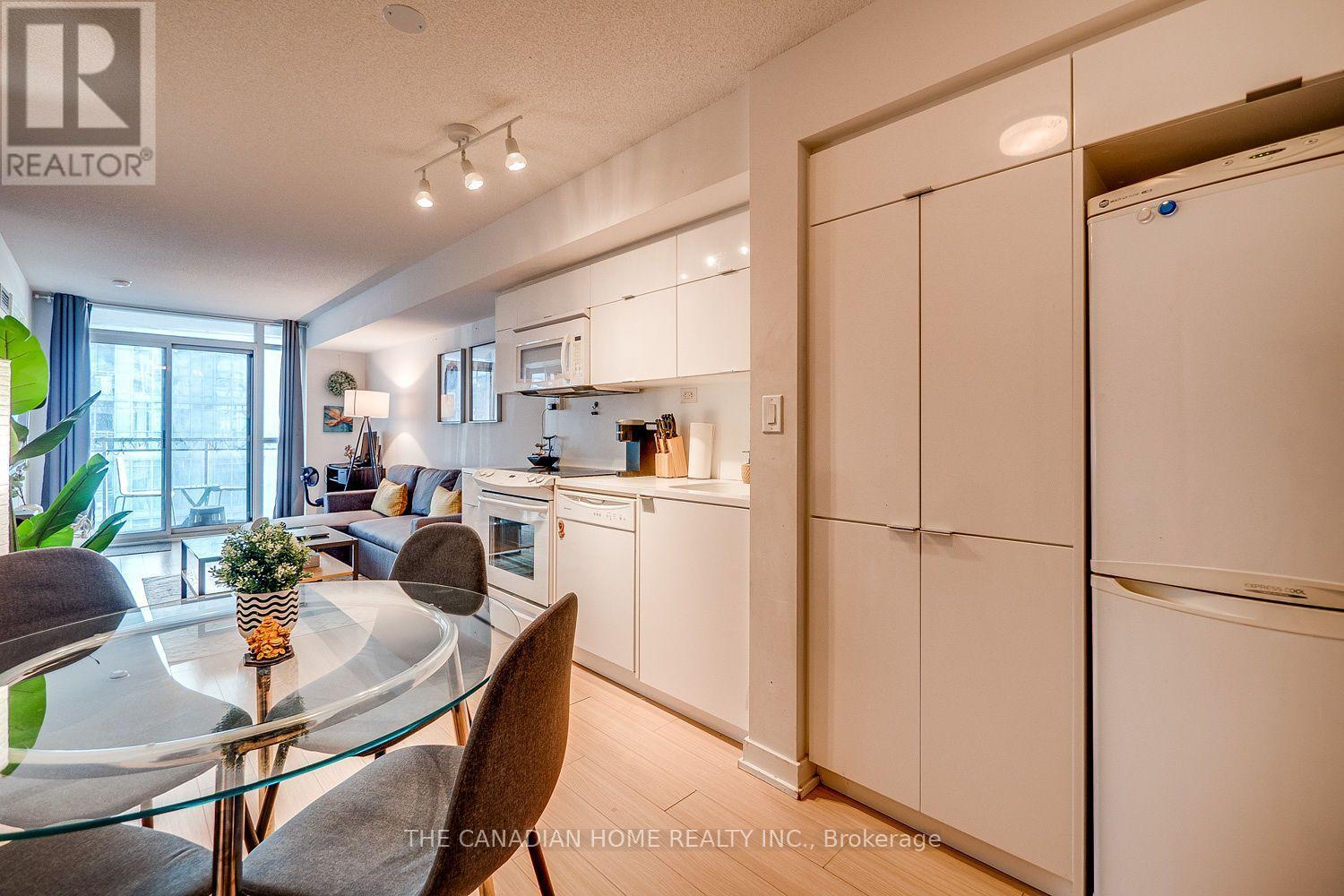 1605 - 21 Iceboat Terrace, Toronto, Ontario  M5V 4A9 - Photo 8 - C13537516