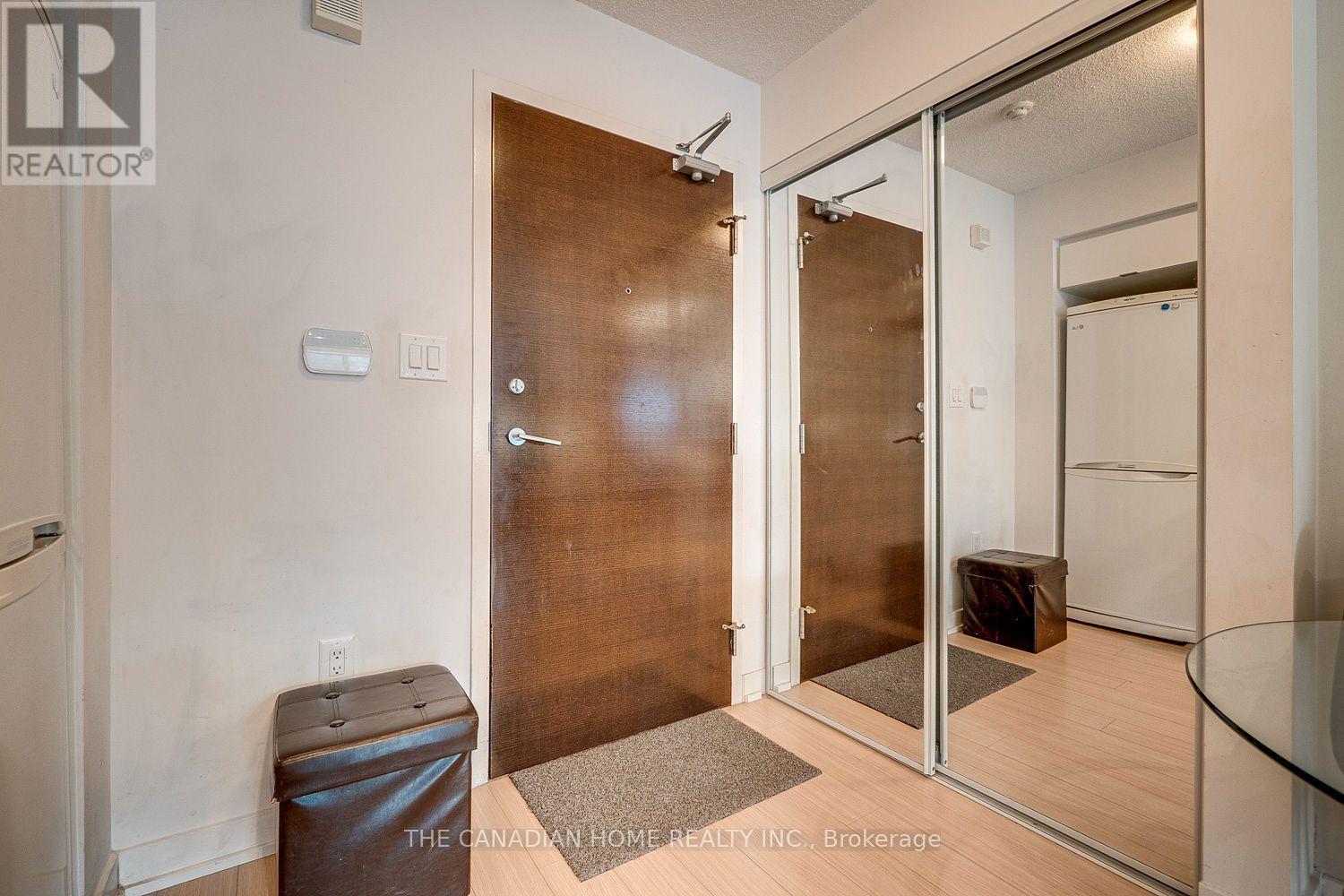 1605 - 21 Iceboat Terrace, Toronto, Ontario  M5V 4A9 - Photo 7 - C13537516