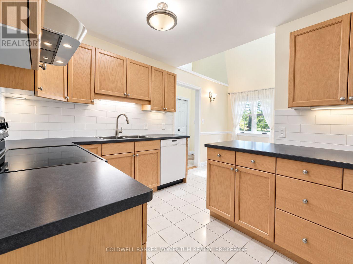 1 - 4114 Butternut Court, Lincoln, Ontario  L0R 2C0 - Photo 5 - X13832008