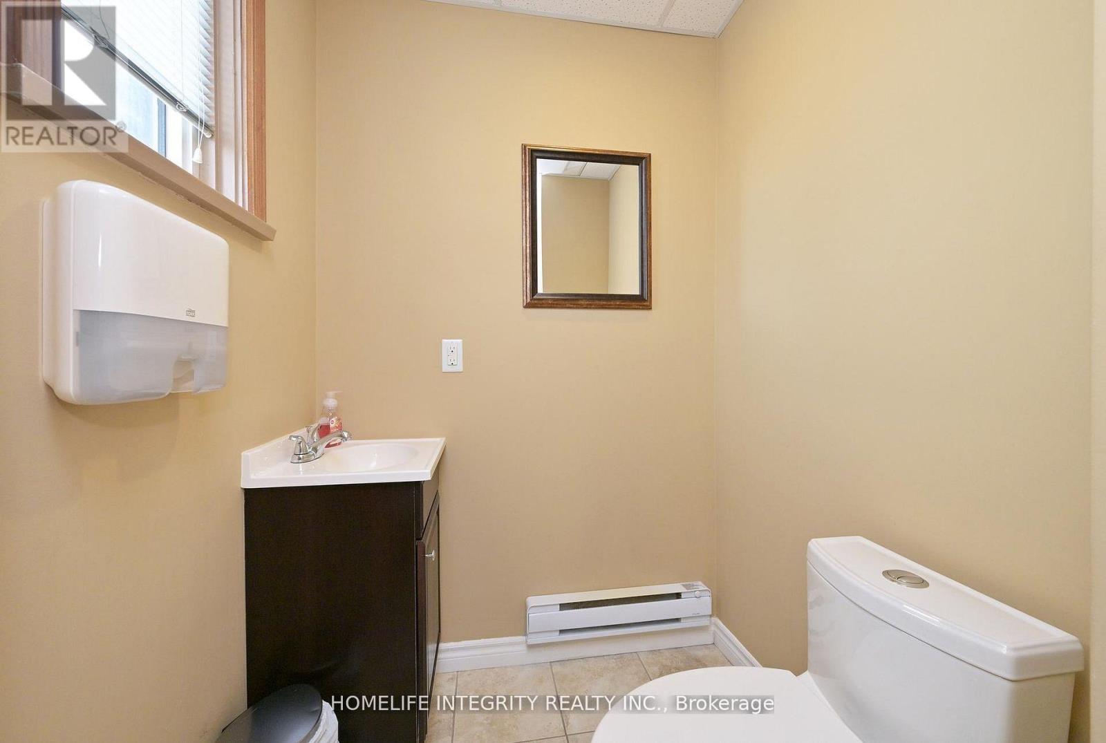 25 Berczy Street, Barrie, Ontario  L4M 3P6 - Photo 17 - S13528746
