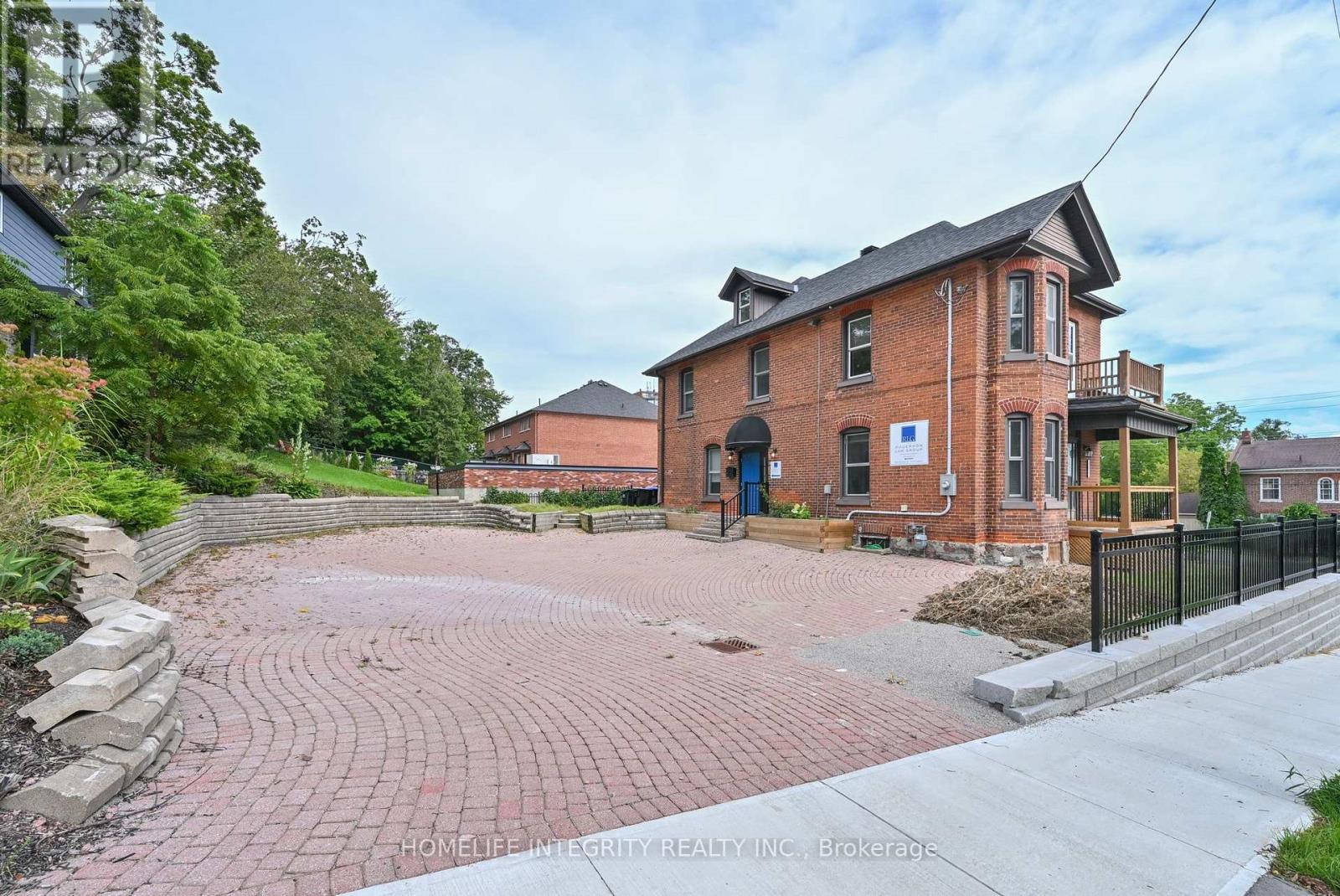 25 Berczy Street, Barrie, Ontario  L4M 3P6 - Photo 3 - S13528746
