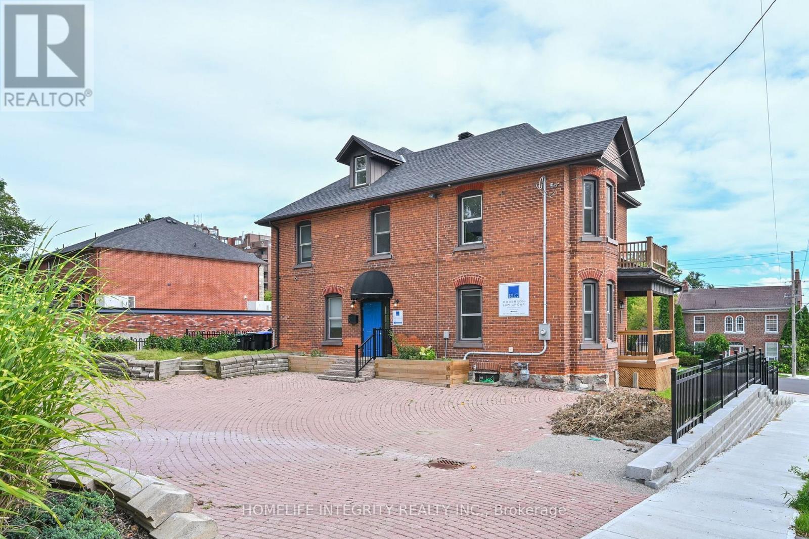 25 Berczy Street, Barrie, Ontario  L4M 3P6 - Photo 4 - S13528746