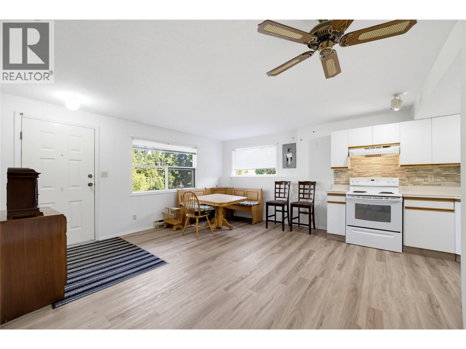 370 10 Avenue SE, Salmon Arm, British Columbia  V1E 2C3 - Photo 35 - 10401960