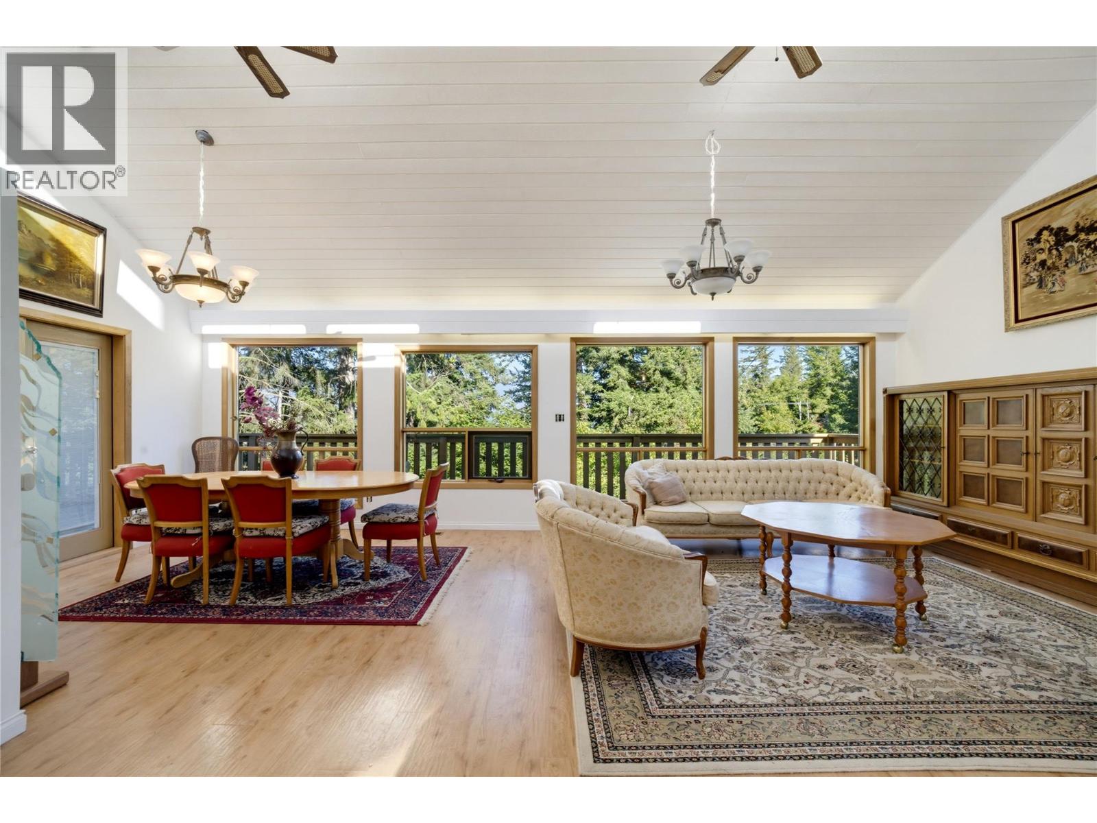 370 10 Avenue SE, Salmon Arm, British Columbia  V1E 2C3 - Photo 15 - 10401960