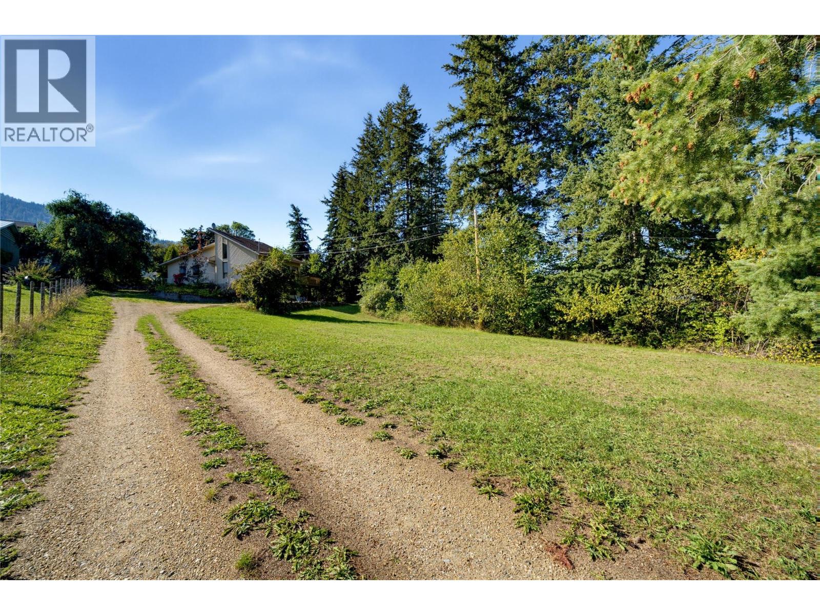 370 10 Avenue SE, Salmon Arm, British Columbia  V1E 2C3 - Photo 85 - 10401960