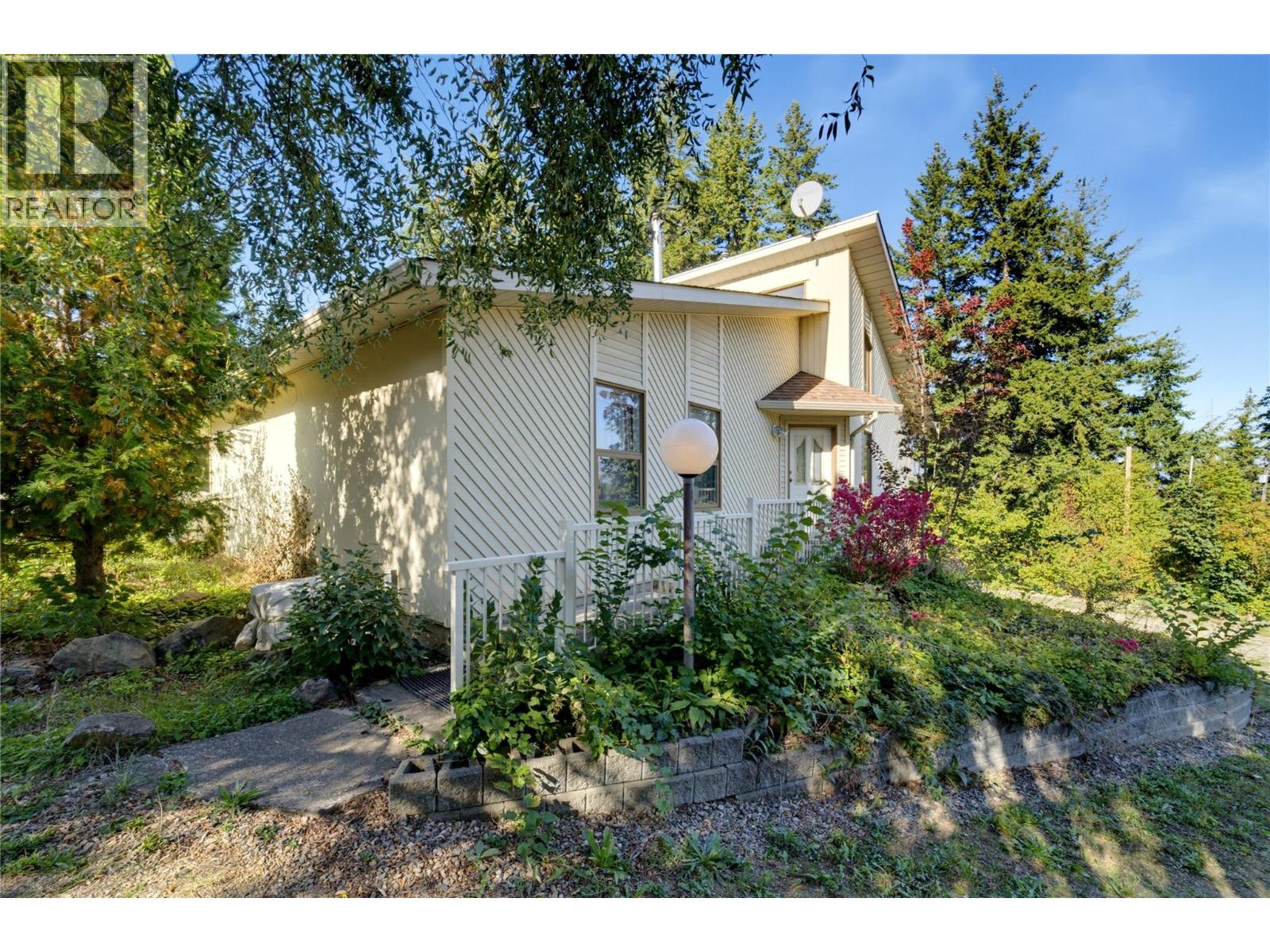 370 10 Avenue SE, Salmon Arm, British Columbia  V1E 2C3 - Photo 74 - 10401960