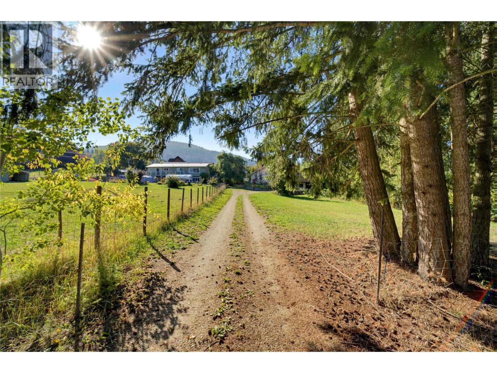 370 10 Avenue SE, Salmon Arm, British Columbia  V1E 2C3 - Photo 84 - 10401960