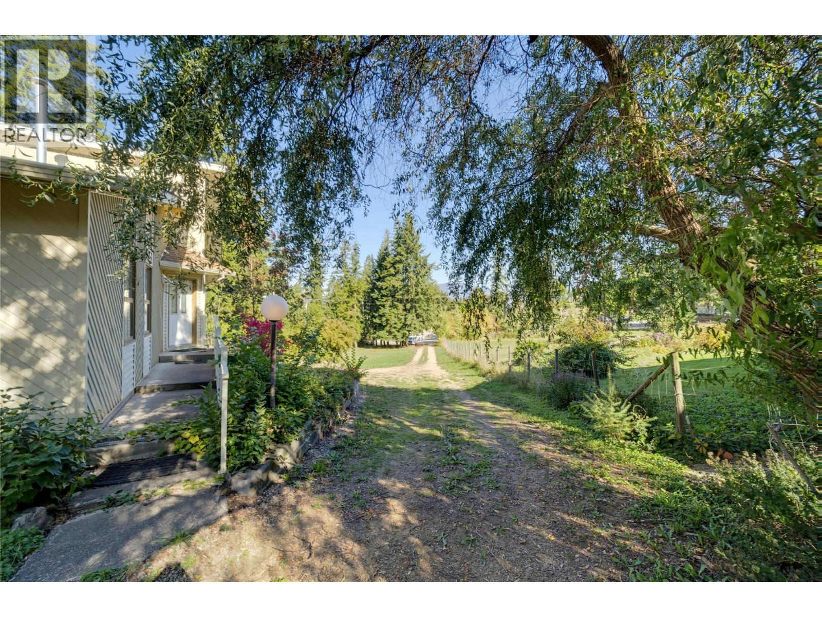 370 10 Avenue SE, Salmon Arm, British Columbia  V1E 2C3 - Photo 73 - 10401960