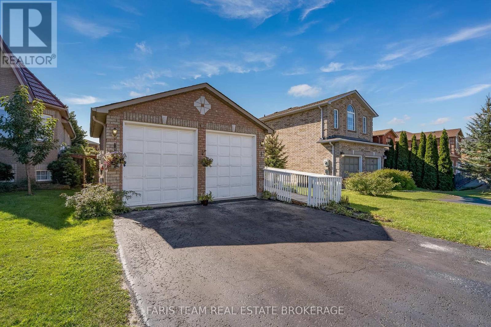 41 Irene Drive, Barrie, Ontario  L4N 5Z1 - Photo 2 - S13827256