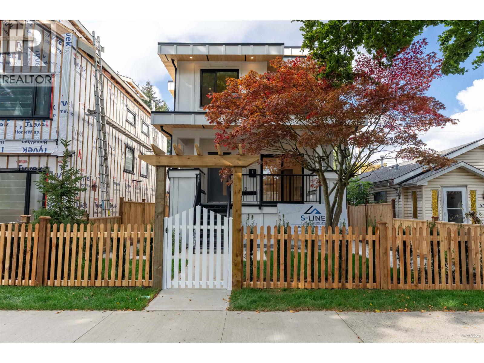 1 5385 EARLES STREET, Vancouver, British Columbia