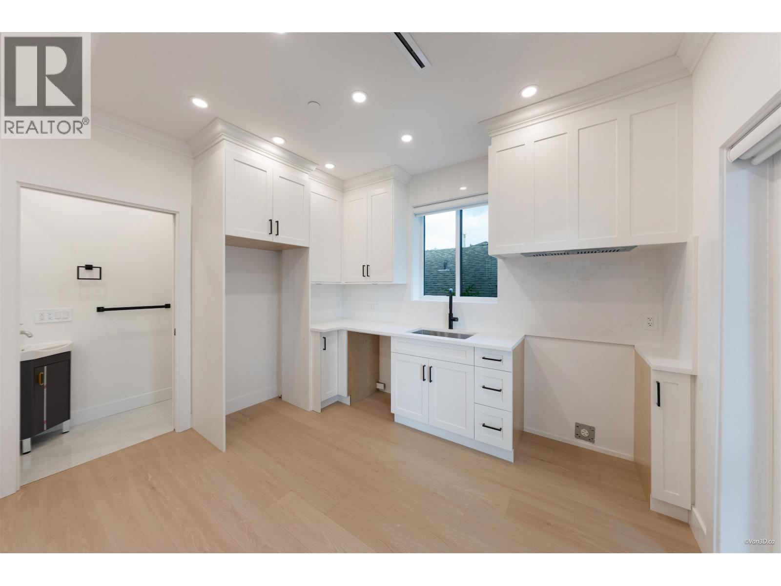 2 5385 Earles Street, Vancouver, British Columbia  V5R 3S2 - Photo 9 - R3168323
