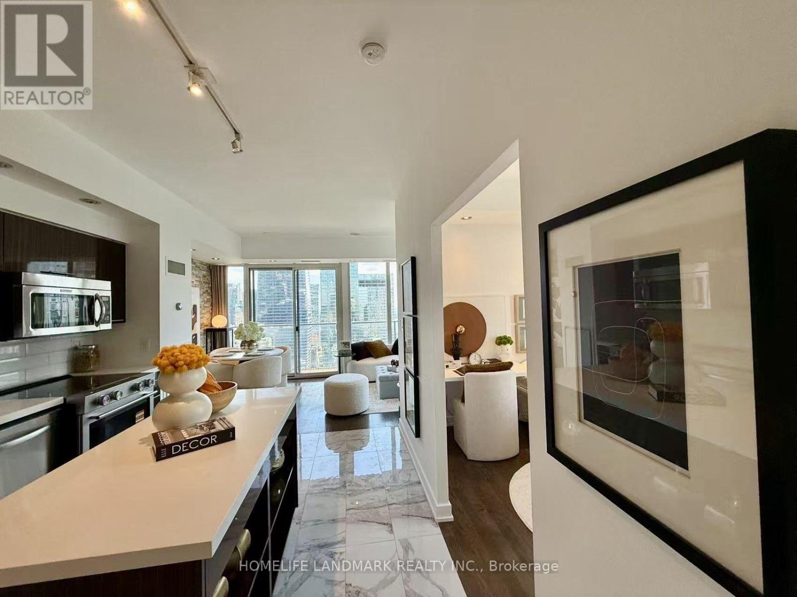 3303 - 126 SIMCOE STREET, Toronto, Ontario
