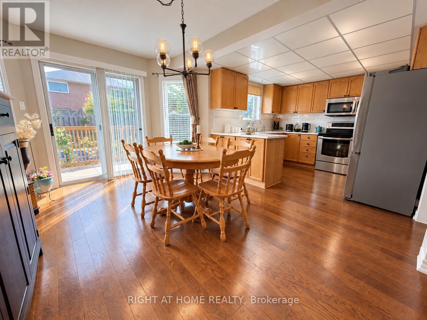 17 Eaton Street, Halton Hills, Ontario  L7G 5L4 - Photo 6 - W13791136