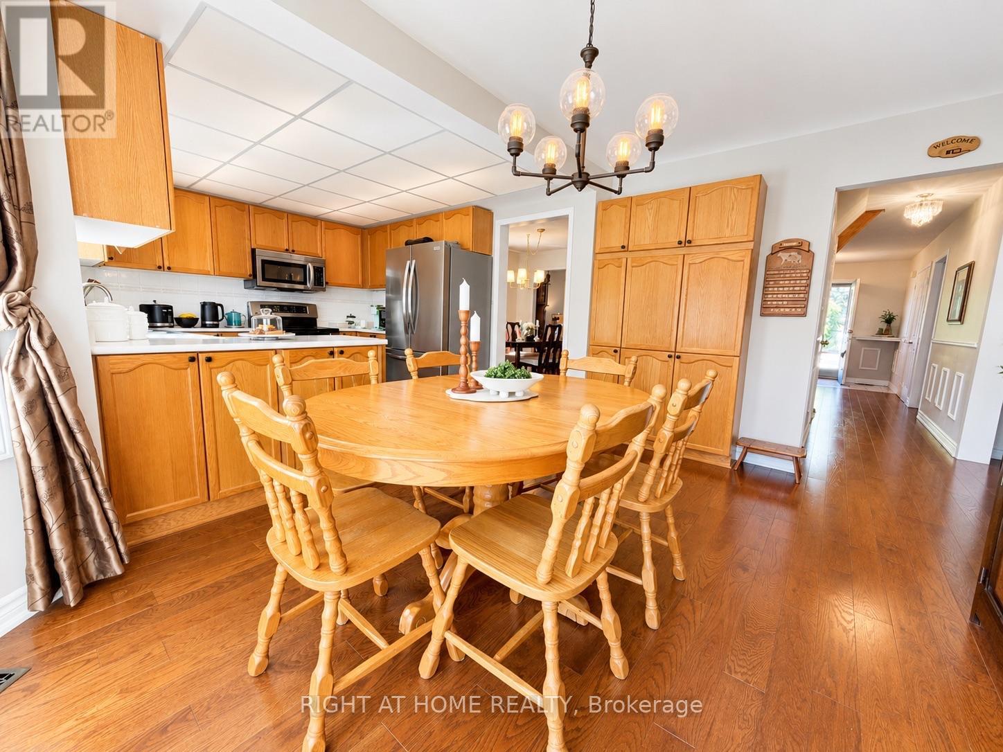 17 Eaton Street, Halton Hills, Ontario  L7G 5L4 - Photo 5 - W13791136