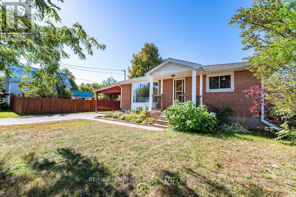 3 ELLIOTT STREET, Whitewater Region, Ontario