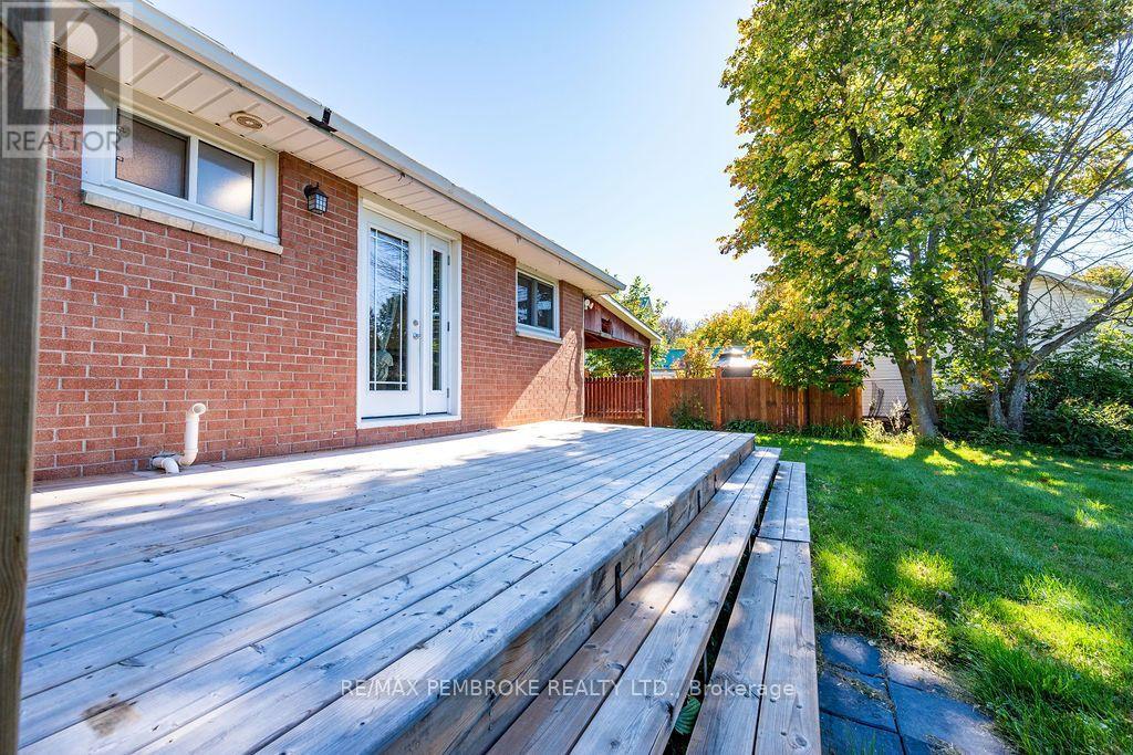 3 Elliott Street, Whitewater Region, Ontario  K0J 1C0 - Photo 10 - X13832200