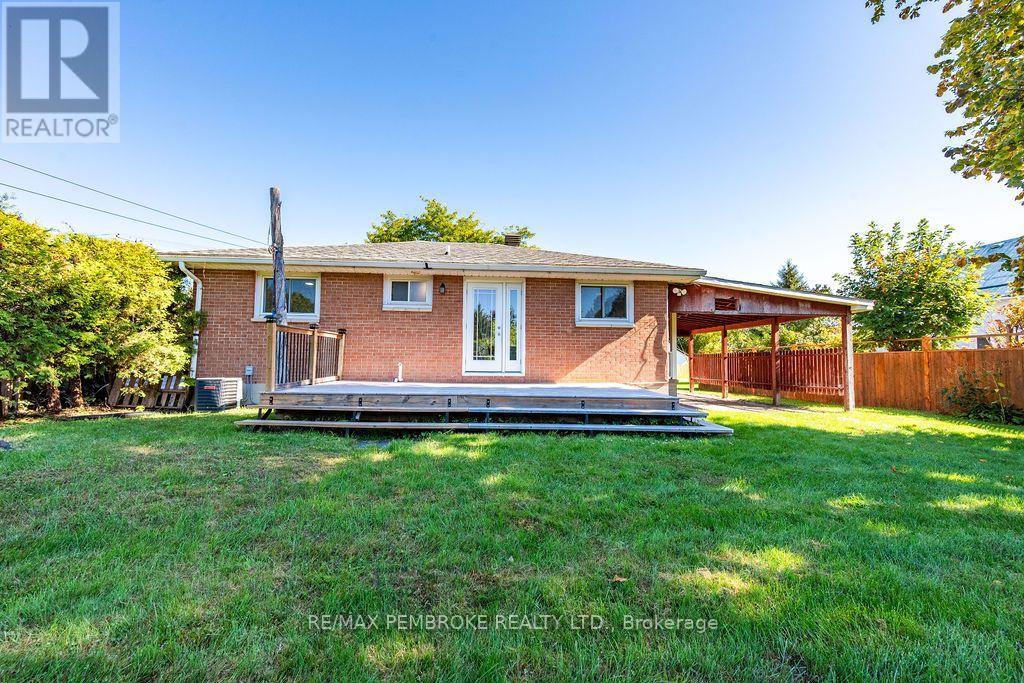 3 Elliott Street, Whitewater Region, Ontario  K0J 1C0 - Photo 11 - X13832200