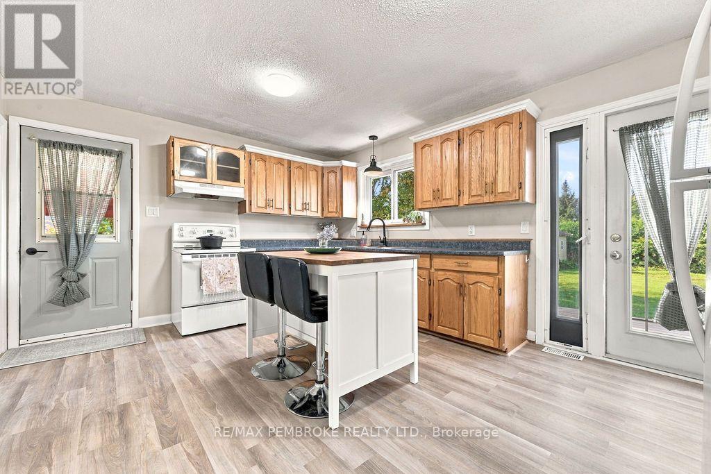 3 Elliott Street, Whitewater Region, Ontario  K0J 1C0 - Photo 13 - X13832200