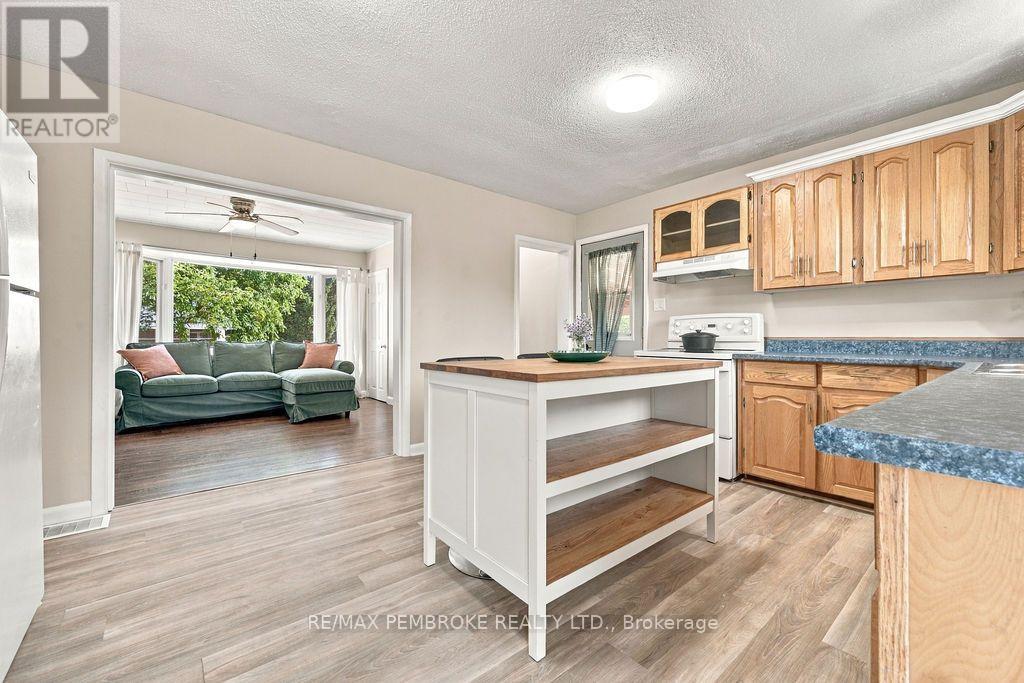 3 Elliott Street, Whitewater Region, Ontario  K0J 1C0 - Photo 15 - X13832200