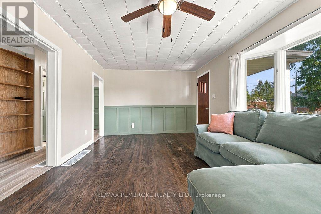 3 Elliott Street, Whitewater Region, Ontario  K0J 1C0 - Photo 17 - X13832200