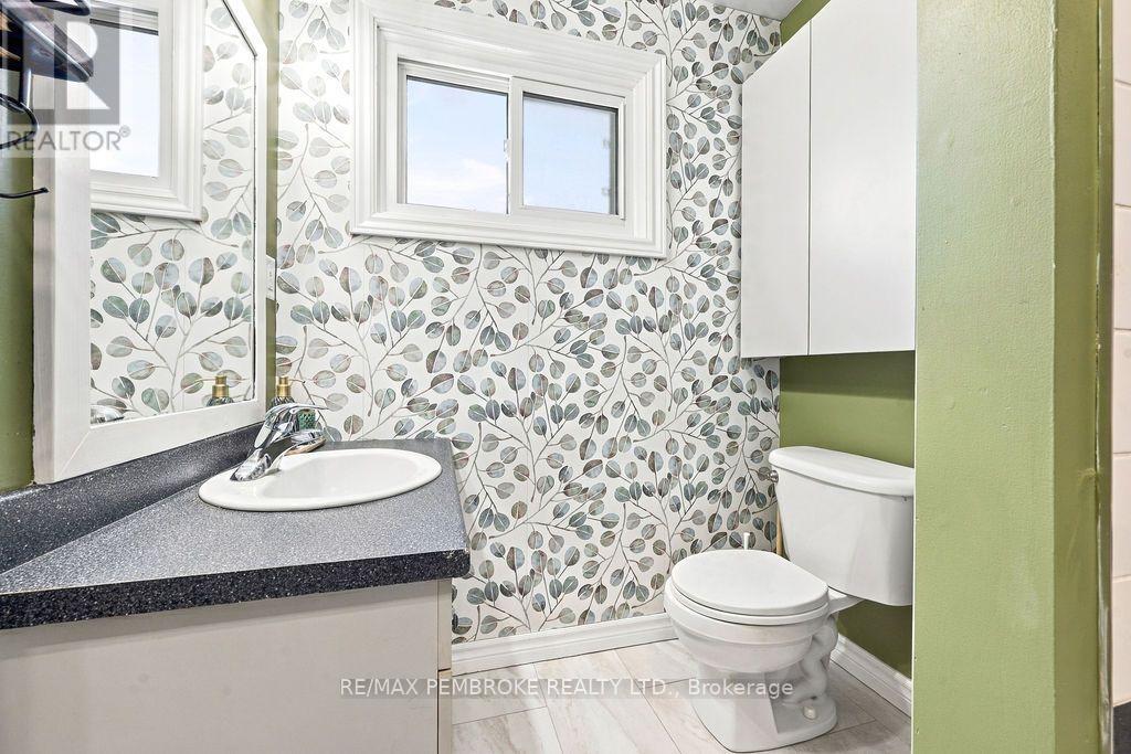 3 Elliott Street, Whitewater Region, Ontario  K0J 1C0 - Photo 24 - X13832200
