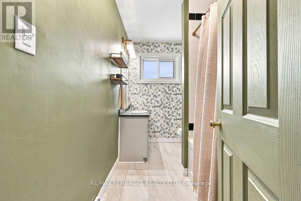 3 Elliott Street, Whitewater Region, Ontario  K0J 1C0 - Photo 25 - X13832200