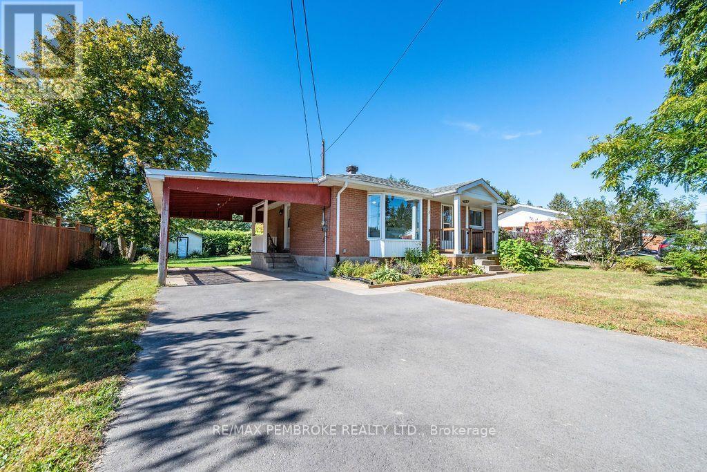 3 Elliott Street, Whitewater Region, Ontario  K0J 1C0 - Photo 3 - X13832200