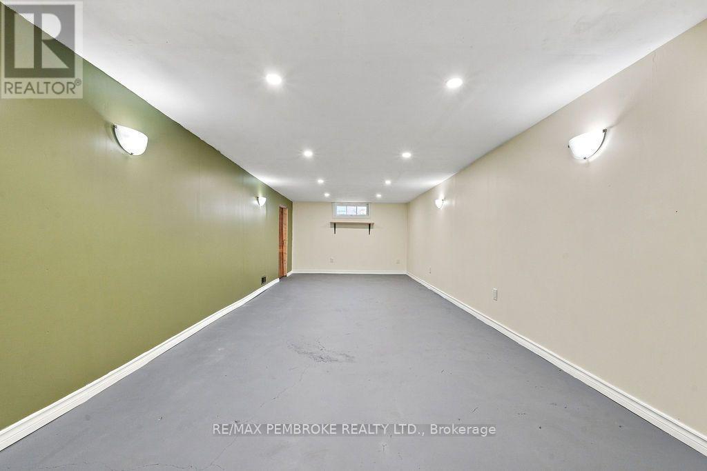 3 Elliott Street, Whitewater Region, Ontario  K0J 1C0 - Photo 33 - X13832200